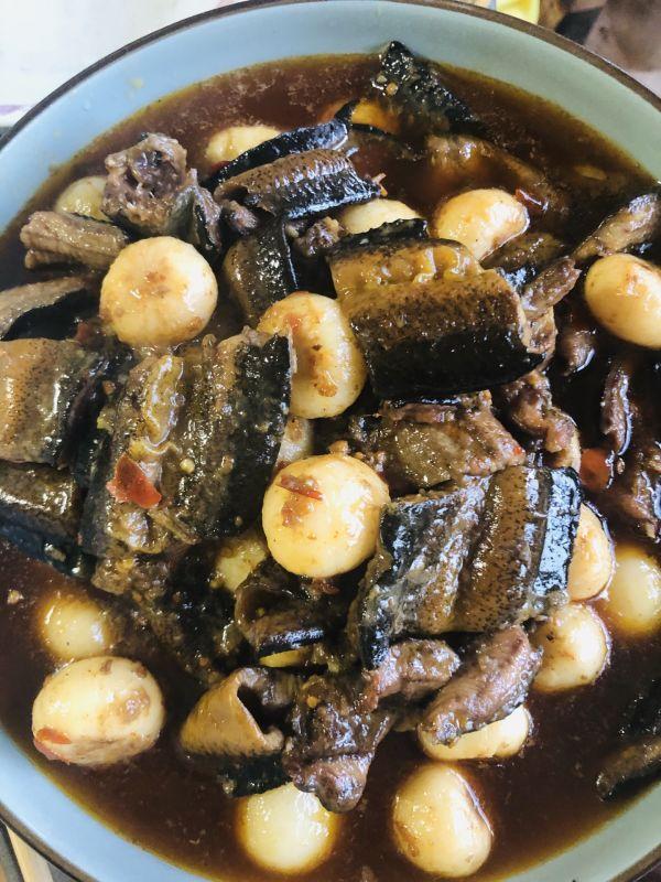 红烧鳝鱼正宗的做法（这道家常菜蒜香鳝鱼）